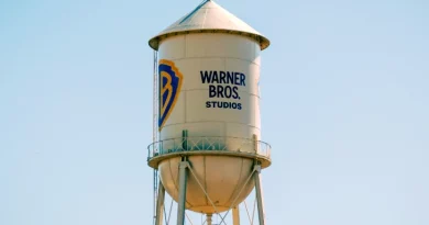 Hollywood ao rubro | Warner manifestou-se em favor de um dos compradores Hollywood ao rubro | Warner manifestou-se em favor de um dos compradores
