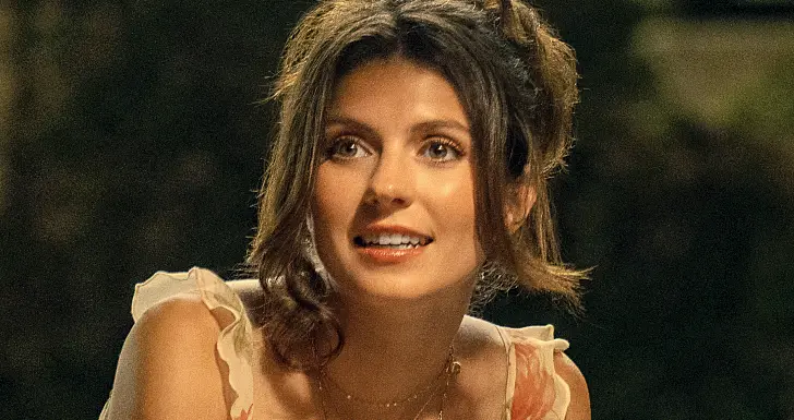 Emily Bader em People We Meet on Vacation