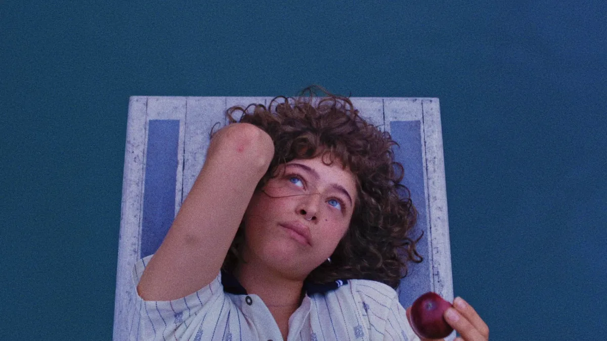 Odessa A'zion em Pools