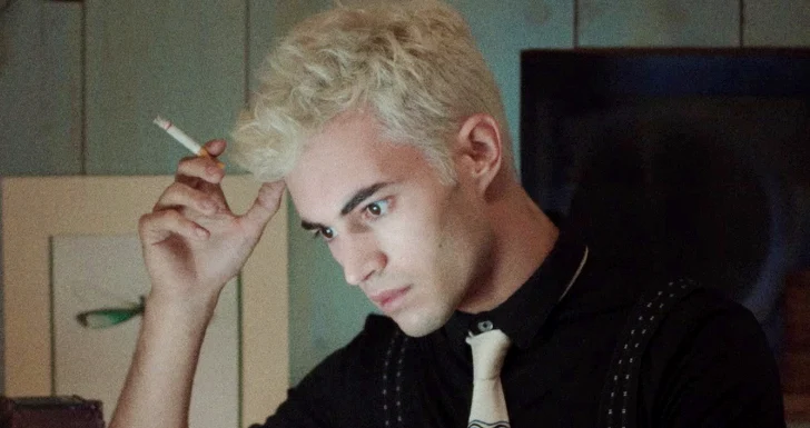 Um Fio de Baba Escarlate