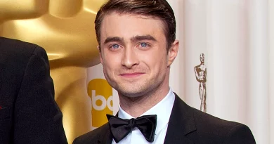 Após Harry Potter, Daniel Radcliffe surpreende com a estreia desta divertida comédia