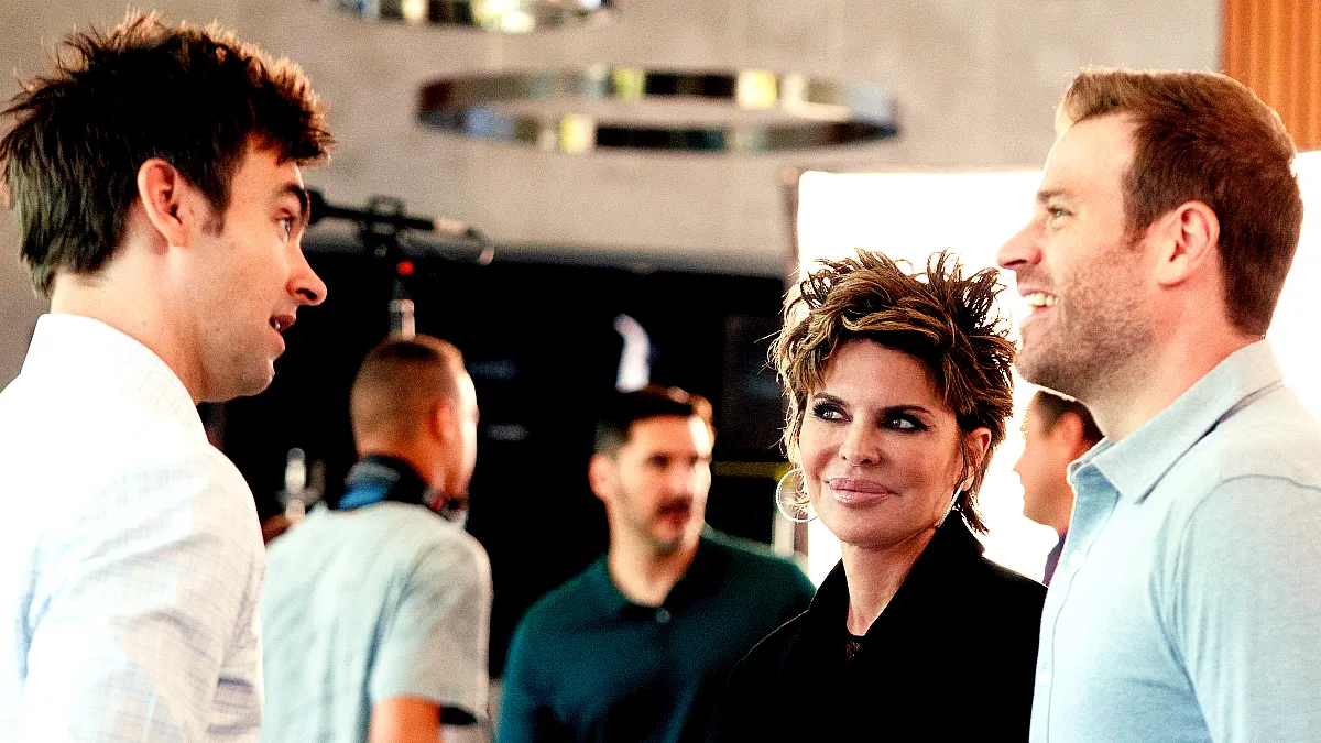 RUNNING POINT SEASON 2. (L to R) Drew Tarver as Sandy Gordon, Lisa Rinna, and Scott Evans as Charlie in Episode 203 of Running Point Season 2. Cr. Katrina Marcinowski/Netflix © 2025