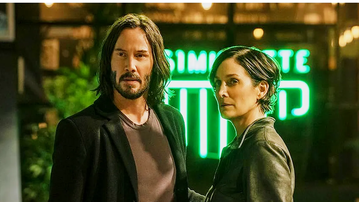 Keanu Reeves and Carrie-Anne Moss in Matrix Resurrections (2021)