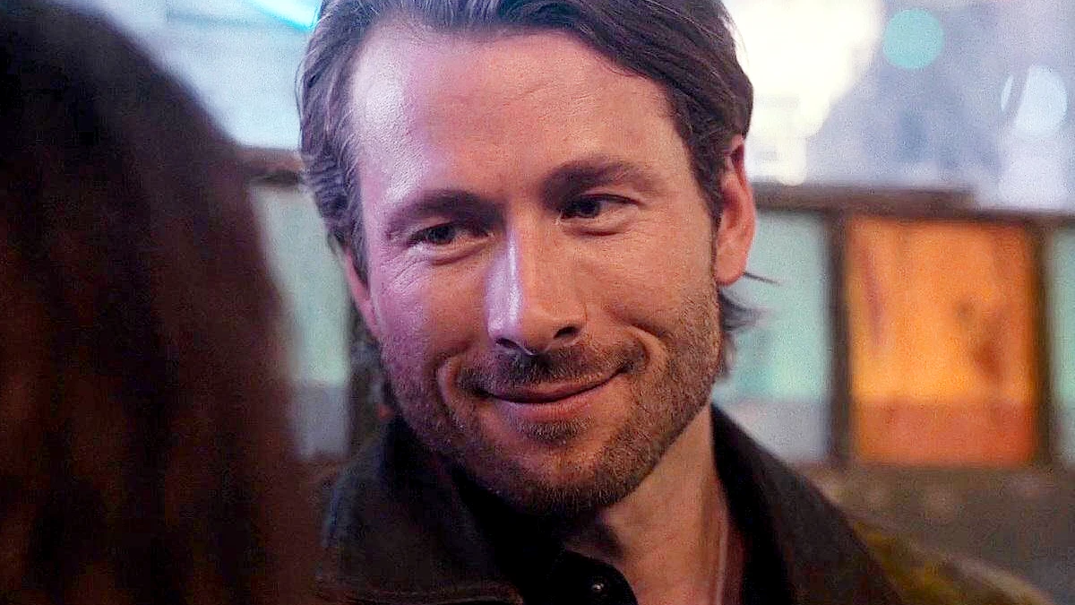 glen powell em hit man