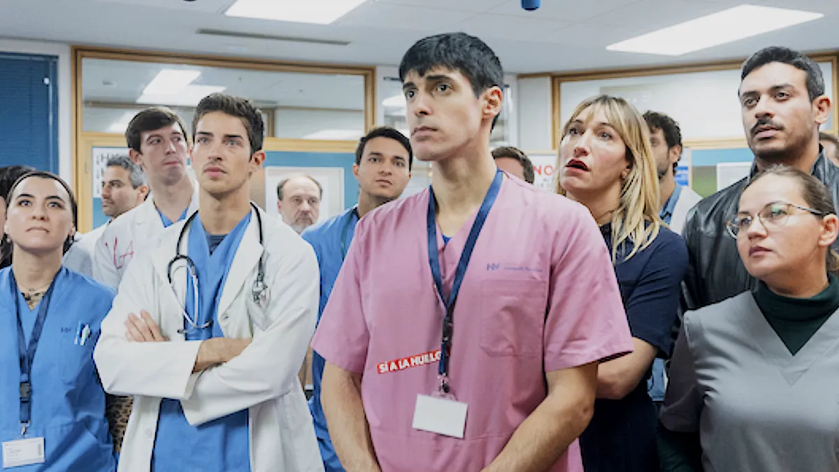 ©RESPIRA.Marwa Bakthat as May, Manu Ríos as Biel, Abril Zamora as Neus, Amin Hamada as Oriol in episode 06 of RESPIRA. Cr. Carla Oset/Netflix © 2023