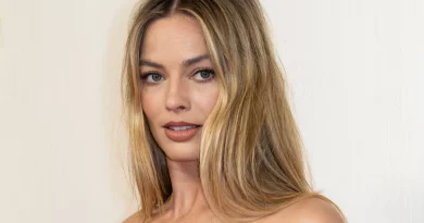 Este romance com Margot Robbie chega esta semana à televisão nacional Este romance com Margot Robbie chega esta semana à televisão nacional