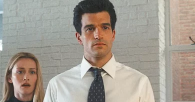 Depois de Love Story, Paul Anthony Kelly regressa nesta popular série de Ryan Murphy