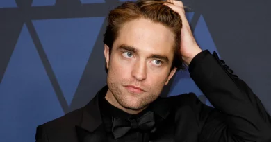 Robert Pattinson caça um predador no novo thriller da A24 Robert Pattinson caça um predador no novo thriller da A24