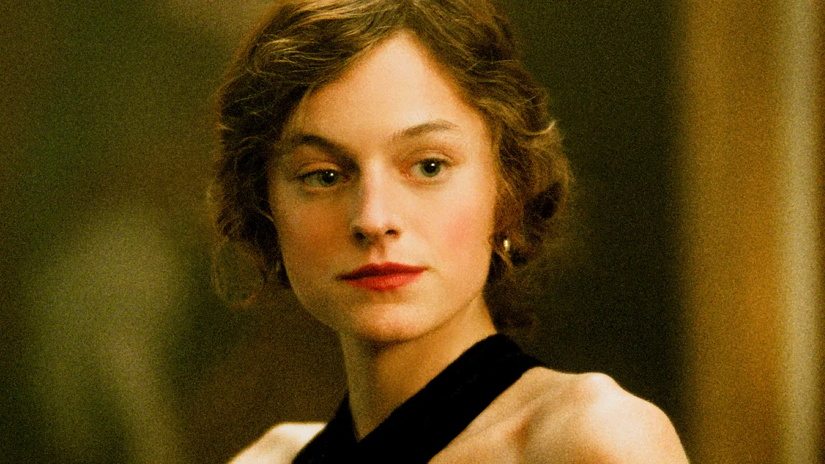 Emma Corrin in O Amante de Lady Chatterley (2022)