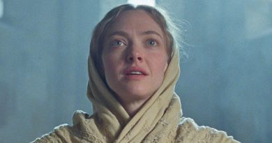 Amanda Seyfried revela motivo do cancelamento da biografia de Joni Mitchell Amanda Seyfried revela motivo do cancelamento da biografia de Joni Mitchell