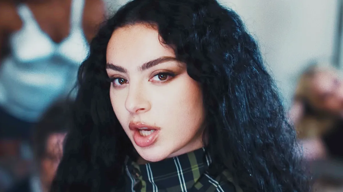 © Charli xcx