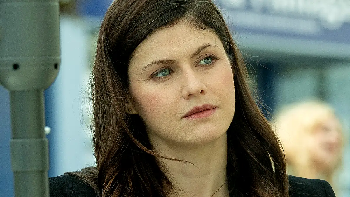 Alexandra Daddario Dr. Rowan Fielding - Mayfair Witches
