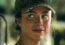 Margaret Qualley ousada e quase descalça na passadeira da estreia do filme Na Companhia das Estrelas