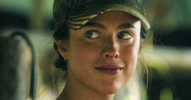 Margaret Qualley ousada e quase descalça na passadeira da estreia do filme Na Companhia das Estrelas Margaret Qualley ousada e quase descalça na passadeira da estreia do filme Na Companhia das Estrelas