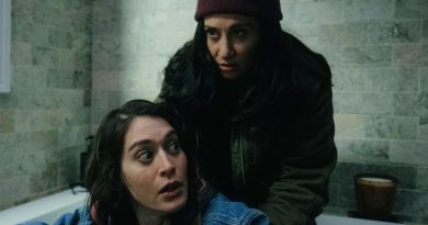 MOTELx 2026 | Drag, a Crítica: Lizzy Caplan e Lucy DeVito vencem entre a comédia e o terror MOTELx 2026 | Drag, a Crítica: Lizzy Caplan e Lucy DeVito vencem entre a comédia e o terror
