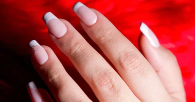 As unhas que estão a dominar Veneza 2026: do rosa translúcido ao preto absoluto As unhas que estão a dominar Veneza 2026: do rosa translúcido ao preto absoluto