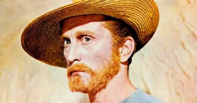 Viveu até aos 103 anos, fez mais de 90 filmes, foi nomeado a vários Oscares e o filho é também uma estrela de Hollywood