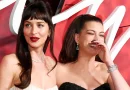 A verdade por trás do beijo de Dakota Johnson e Anne Hathaway em Verity, o filme mais visto em Portugal