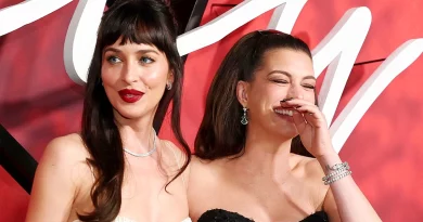 A verdade por trás do beijo de Dakota Johnson e Anne Hathaway em Verity, o filme mais visto em Portugal A verdade por trás do beijo de Dakota Johnson e Anne Hathaway em Verity, o filme mais visto em Portugal