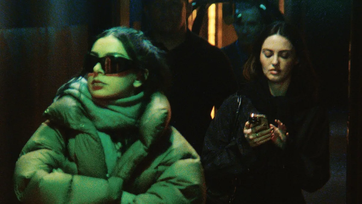 The Moment por Charli XCX