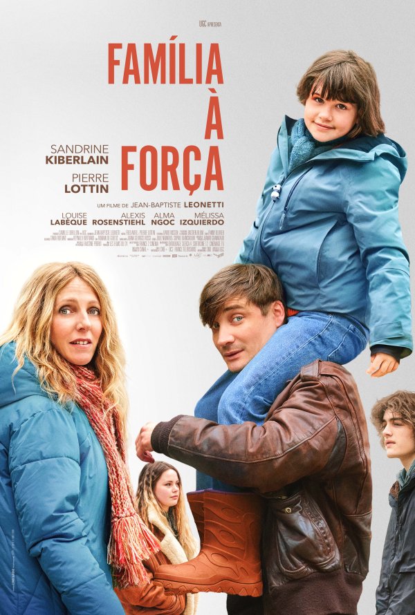 Poster for Família à Força